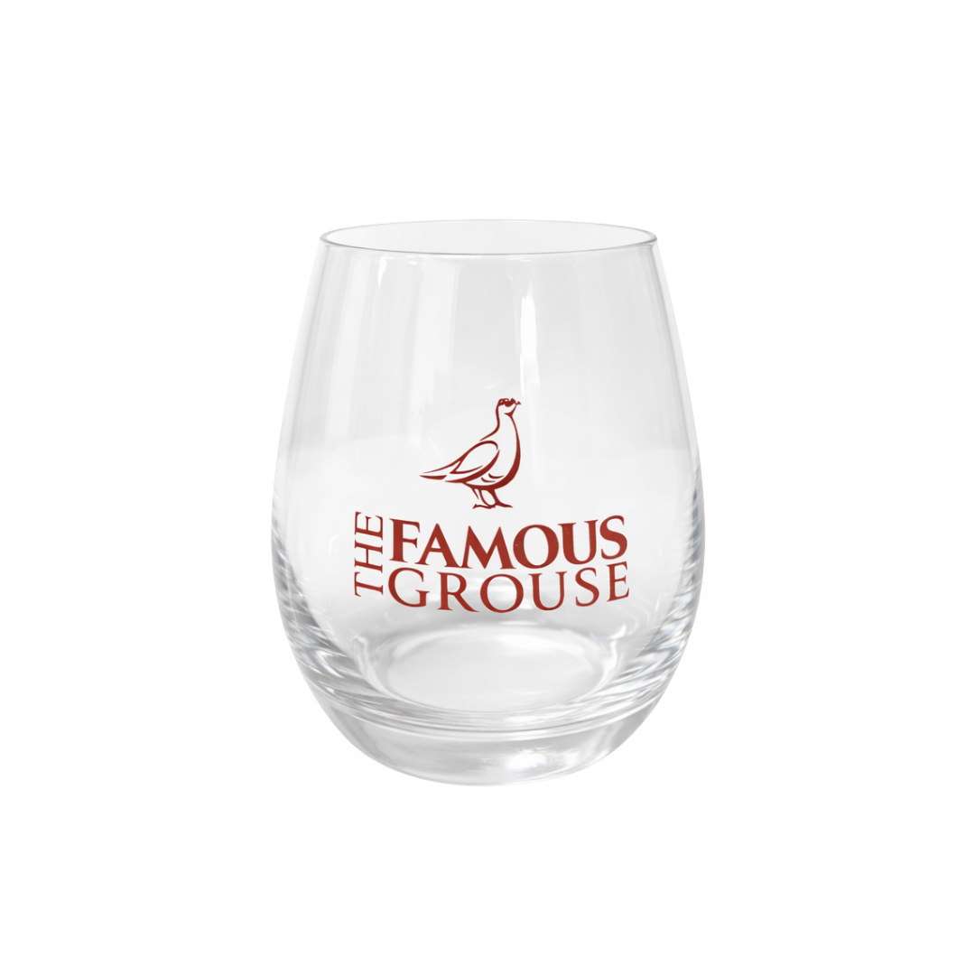 Whiskyglas med The Famous Grouse-logotyp, klart glas på vit bakgrund